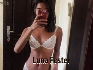 Luna_Foster