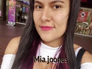 Mia_joones