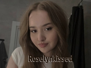 Roselynkissed