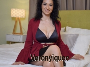 Veronyiquee